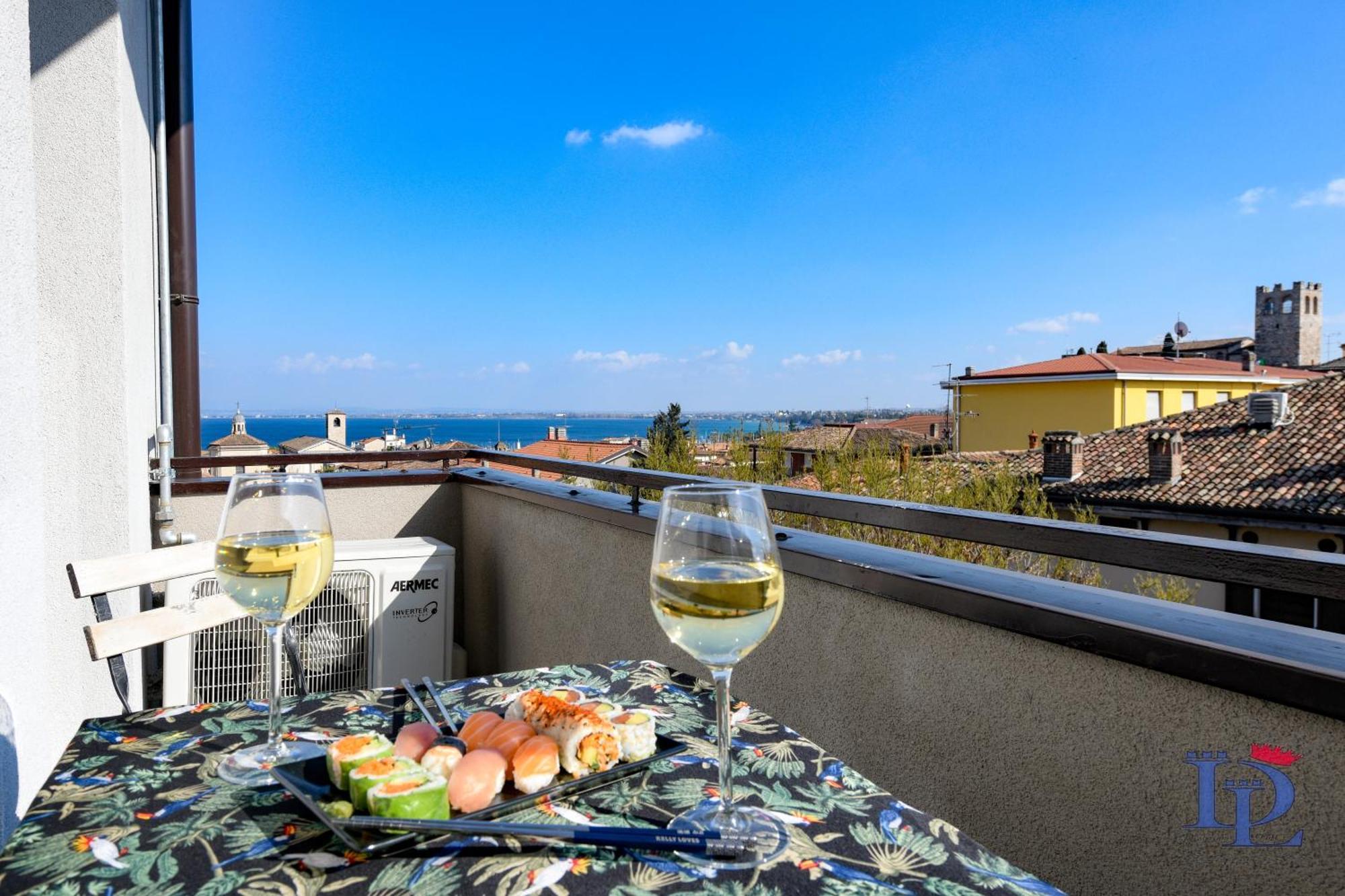 Desenzanoloft Official Partner Marriott Homes & Villas - Smiling In Desenzano Lake View Дезенцано-дель-Гарда Экстерьер фото