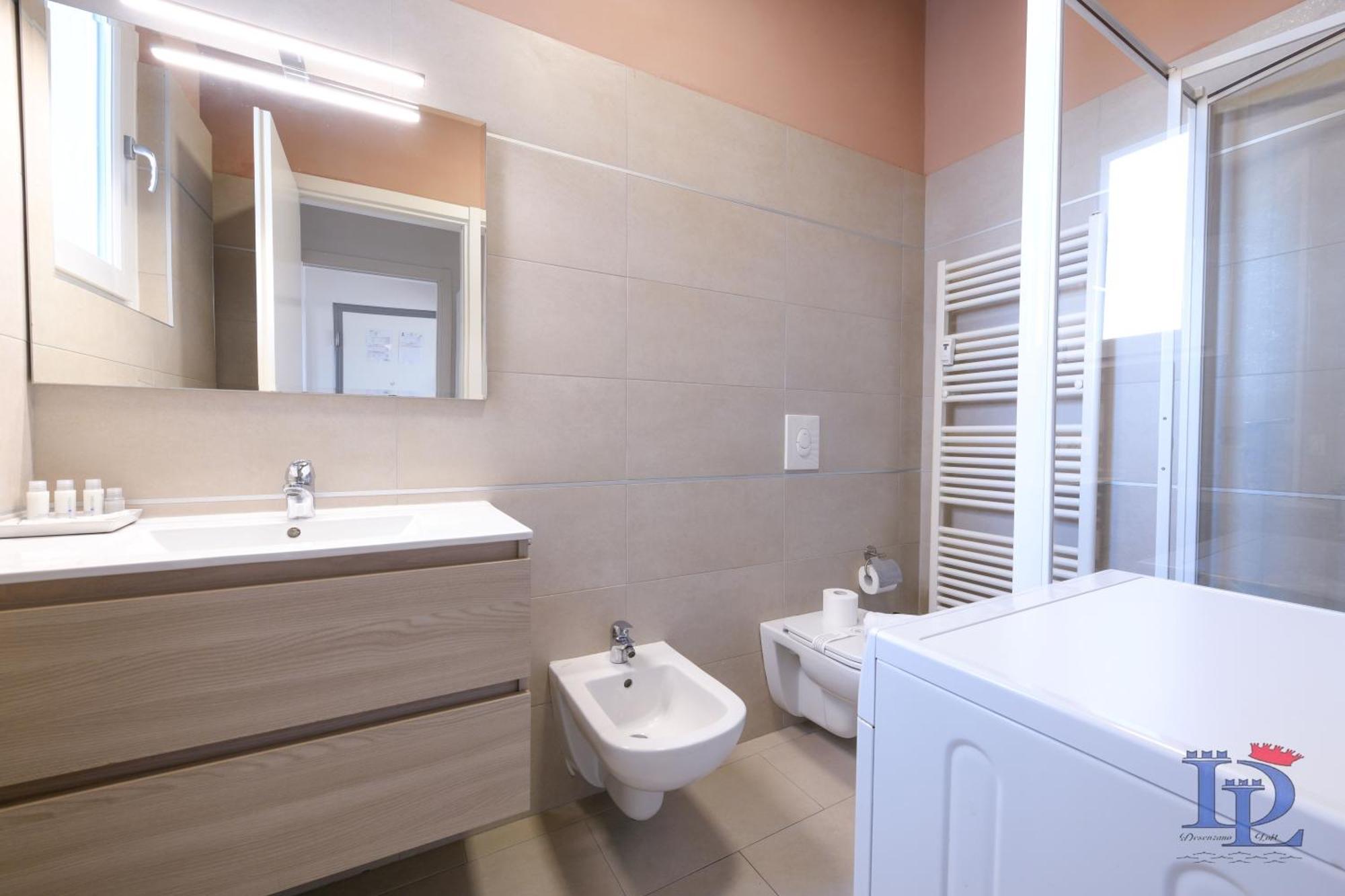 Desenzanoloft Official Partner Marriott Homes & Villas - Smiling In Desenzano Lake View Дезенцано-дель-Гарда Экстерьер фото